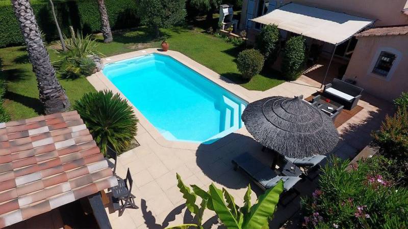 PISCINE COQUE POLYESTER EN 7M50 FOND INCLINÉ